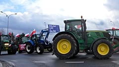 Tractors block the Poland-Ukraine border