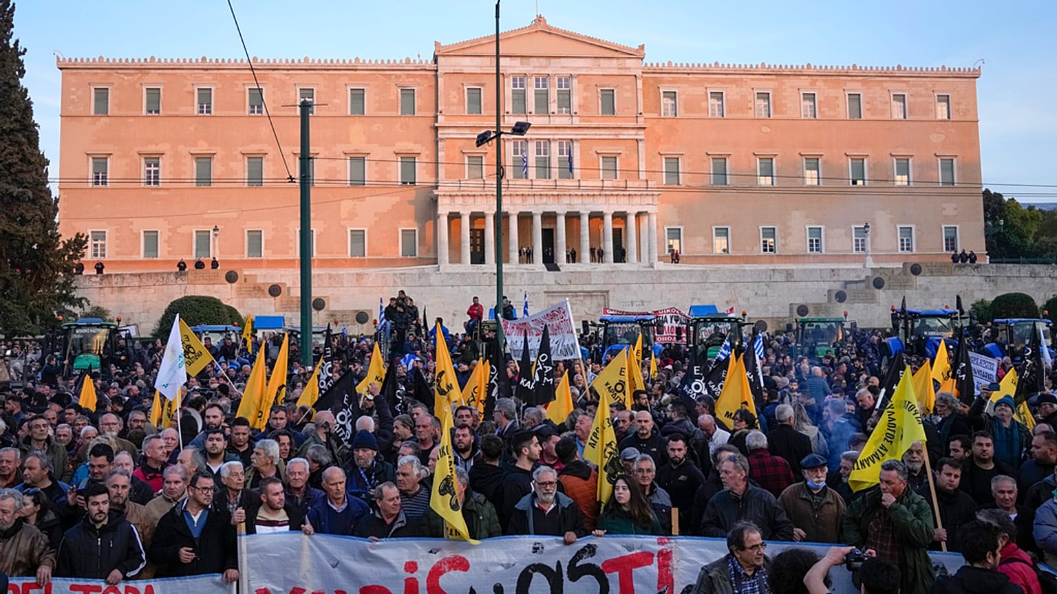 Gazdatüntetés Athénban 2024. február 20-án