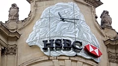 Το λογότυπο της βρετανικής τράπεζας HSBC είναι ορατό στην πρόσοψη των κεντρικών γραφείων της HSBC France στα Ηλύσια Πεδία στο Παρίσι, Δευτέρα 9 Φεβρουαρίου 2015.