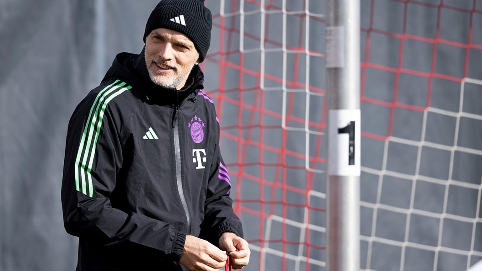 El entrenador del Bayern, Thomas Tuchel, en una sesión de entrenamiento previa al partido de fútbol de ida de octavos de final de la Liga de Campeones, en Múnich.