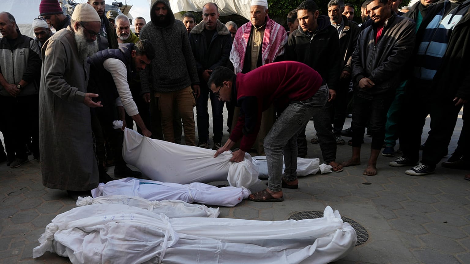 Corpos em Deir Al Balah