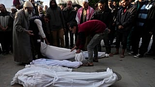 Corpos em Deir Al Balah