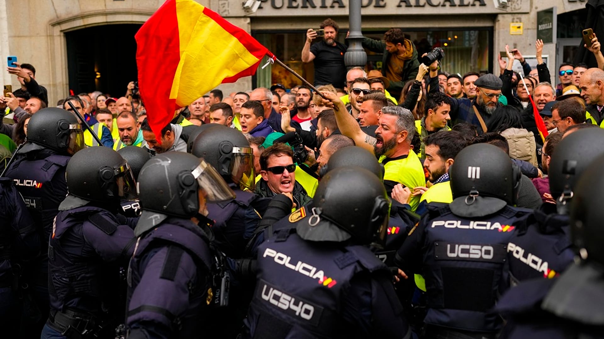 Protesting Major Thousands of farmers descend on Madrid for major tractor protest over ...