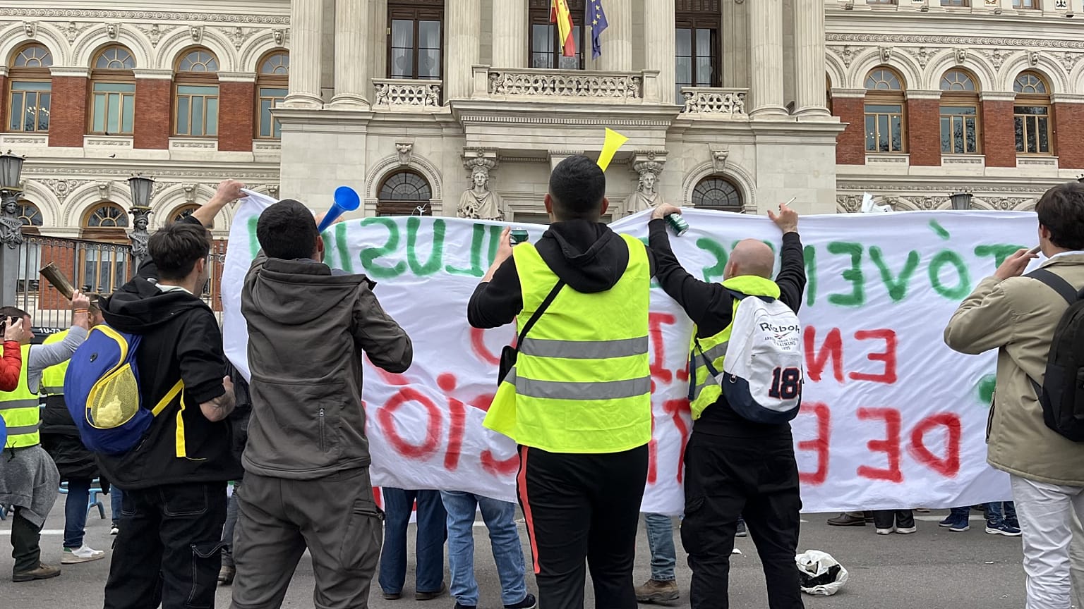 Landwirte protestieren vor dem Landwirtschaftsministerium