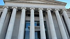 Imagen del exterior del edificio del Tribunal Supremo de Alabama en la ciudad de Montgomery, el martes 20 de febrero de 2024.
