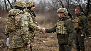 Der Ukraine fehlen Soldaten. Doch junge Männer wollen nicht in den Krieg ziehen. Experten warnen vor einer Zwangsmobilisierung.