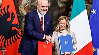 La primera ministra de Italia, Giorgia Meloni, y su homólogo albanés, Edi Rama, durante una reunión en Roma, Italia, el lunes 6 de noviembre de 2023.