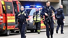 La police allemande est intervenue sur les lieux de l'attaque au couteau qui a fait 5 blessés à Wuppertal en Allemagne, le 22 février 2024.