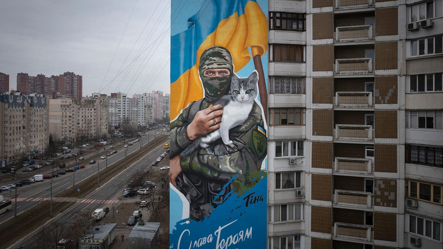 Mural em Kiev homenageando herói da guerra