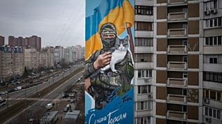 Mural em Kiev homenageando herói da guerra