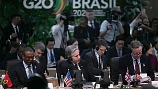 İngiltere Dışişleri Bakanı David Cameron, ABD Dışişleri Bakanı Antony Blinken ve Angola Ekonomik İşbirliği Bakanı Jose Massano Rio de Janeiro'daki G20 toplantısında