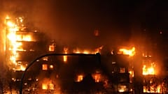 حريق في مبنى من 14 طابقاً في مدينة فالنسيا