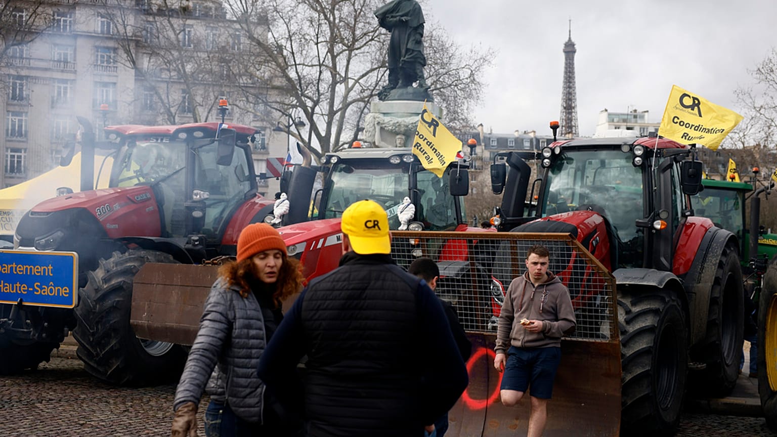 Agricultores protestam em Paris