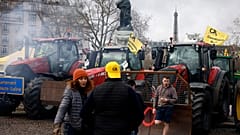 Agricultores protestam em Paris