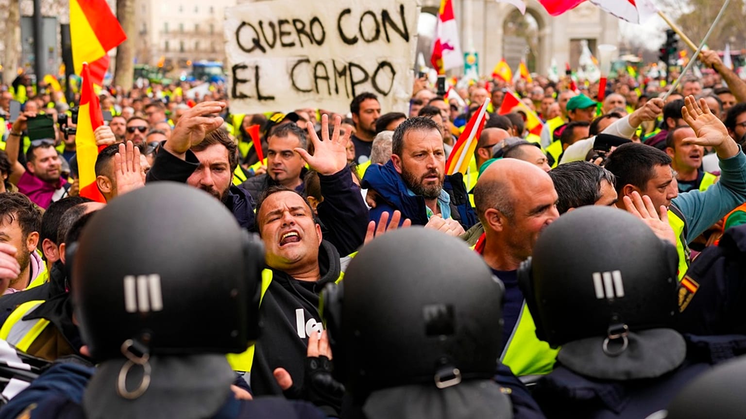 Spanyol gazdák tüntetése Madridban