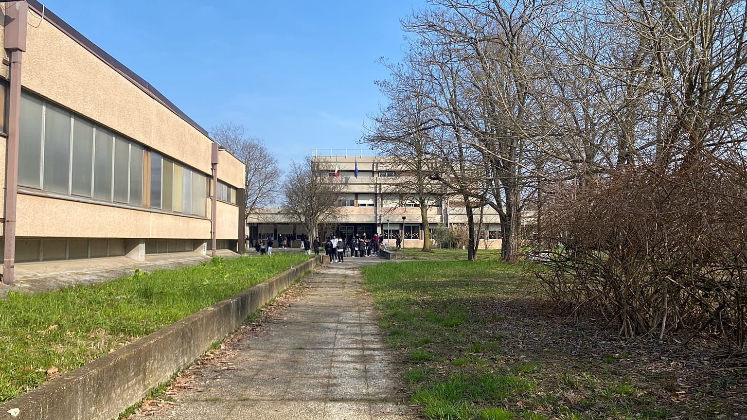 Meucci's high school and the gym heated by the green hydrogen boiler
