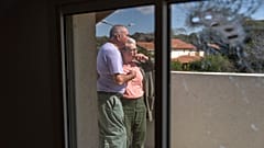 Pete und Gillian Brisley besuchen das Haus ihrer Tochter, die zusammen mit ihren beiden Töchtern bei dem Hamas-Angriff vom 7. Oktober getötet wurde.