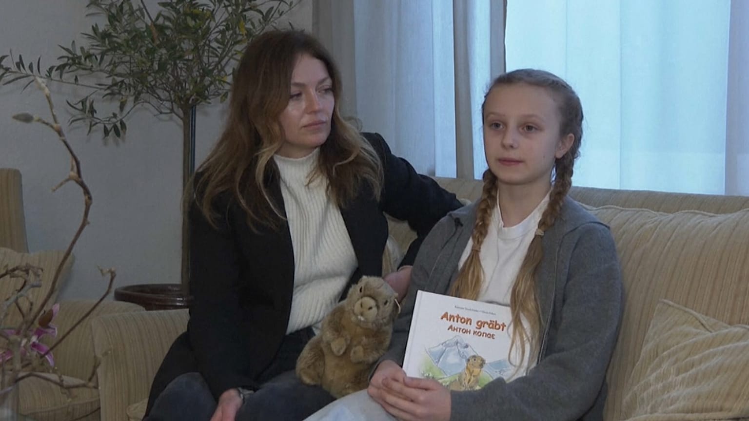 Kateryna Tereshchenko, 10 anni, rifugiata ucraina in Germania insieme con la madre Svitlana a Colonia