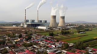 Çin'in kuzeyindeki Hebei eyaletindeki Dingzhou'da faaliyet gösteren kömürle çalışan Guohua Elektrik Santrali