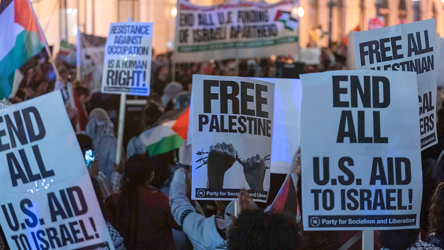مظاهرة مؤيدة للفلسطينيين ولوقف اطلاق النار في واشنطن. 