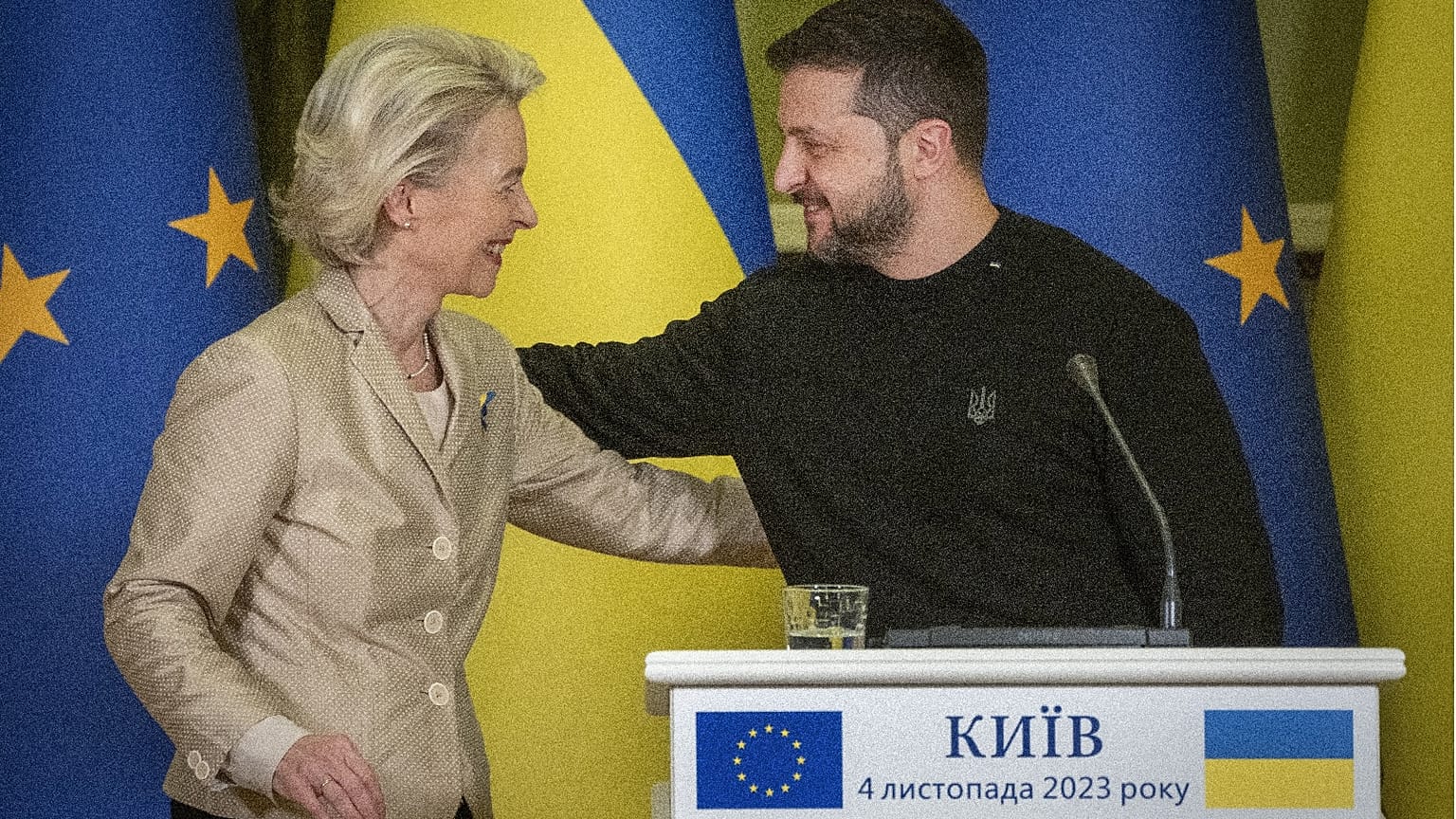 Der ukrainische Präsident Selenskyj, rechts, und die Präsidentin der Europäischen Kommission von der Leyen bei einer Pressekonferenz in Kiew, 4. November 2023. 