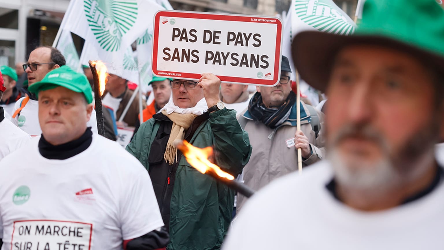 manifestazioni agricoltori a Parigi