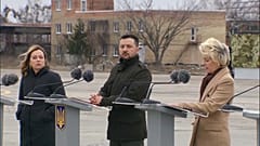 Les dirigeants occidentaux ont pris la parole depuis le tarmac de l'aéroport d'Hotomel près de Kyiv.