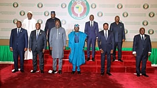 ECOWAS ülkeleri liderleri Nijerya'nın başkenti Abuja'da biraraya geldi