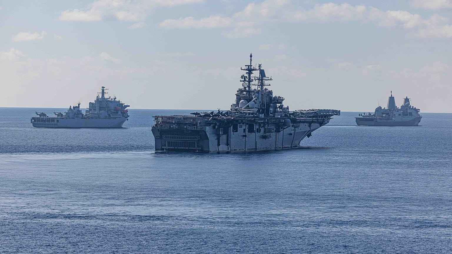 USS Bataan ARG, #SNMG2 🇬🇧 RFA Argus, 🇹🇷 TCG Gemlik and 🇹🇷 TCG Gelibolu conducting navigational & comms drills,