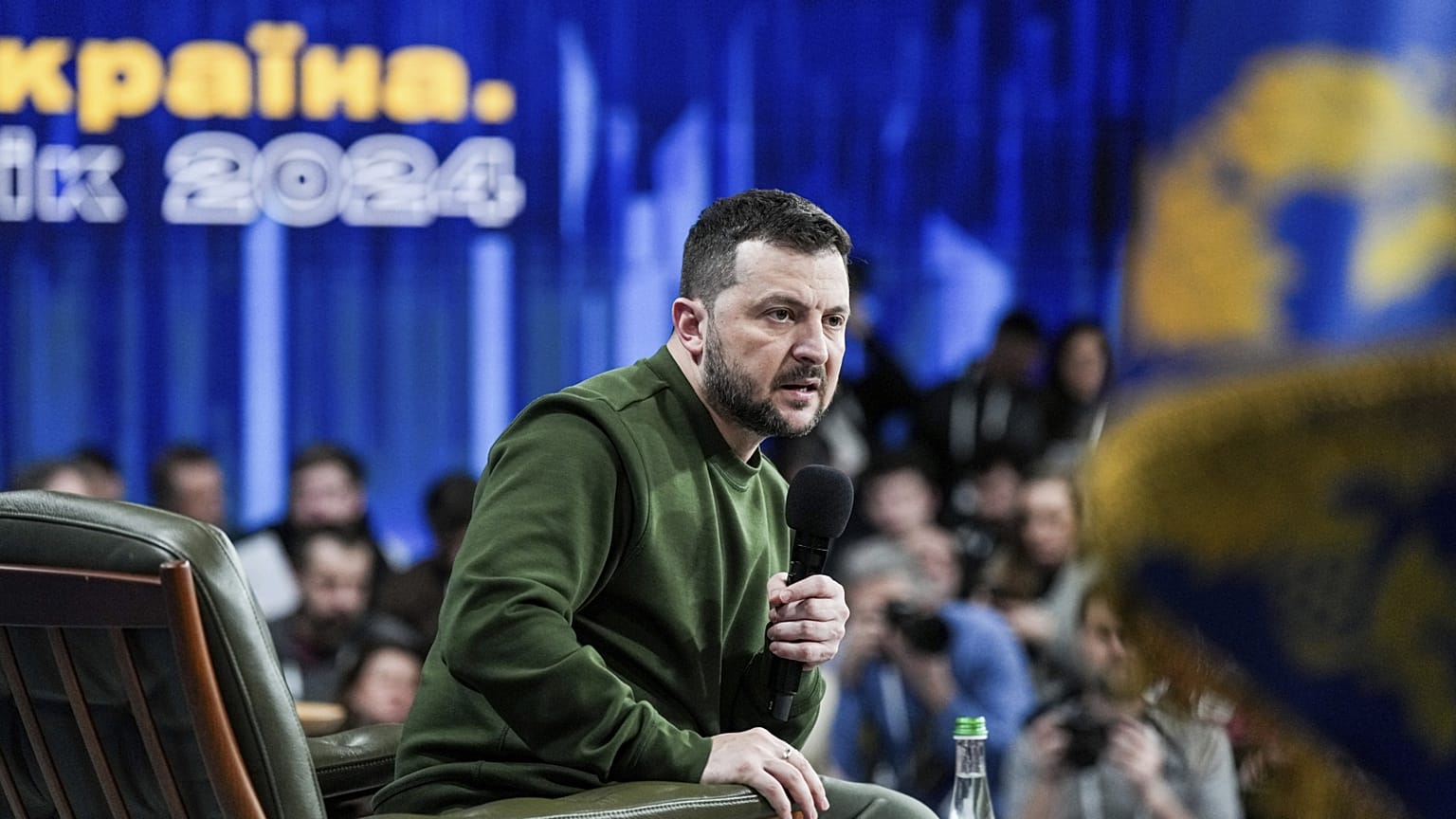 Az ukrán elnök újságírók kérdéseire válaszol Kijevben