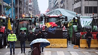 Agricultores de vários países europeus protestam em Bruxelas