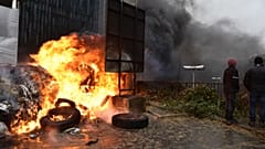 Proteste der Bauern enden im Flammeninferno