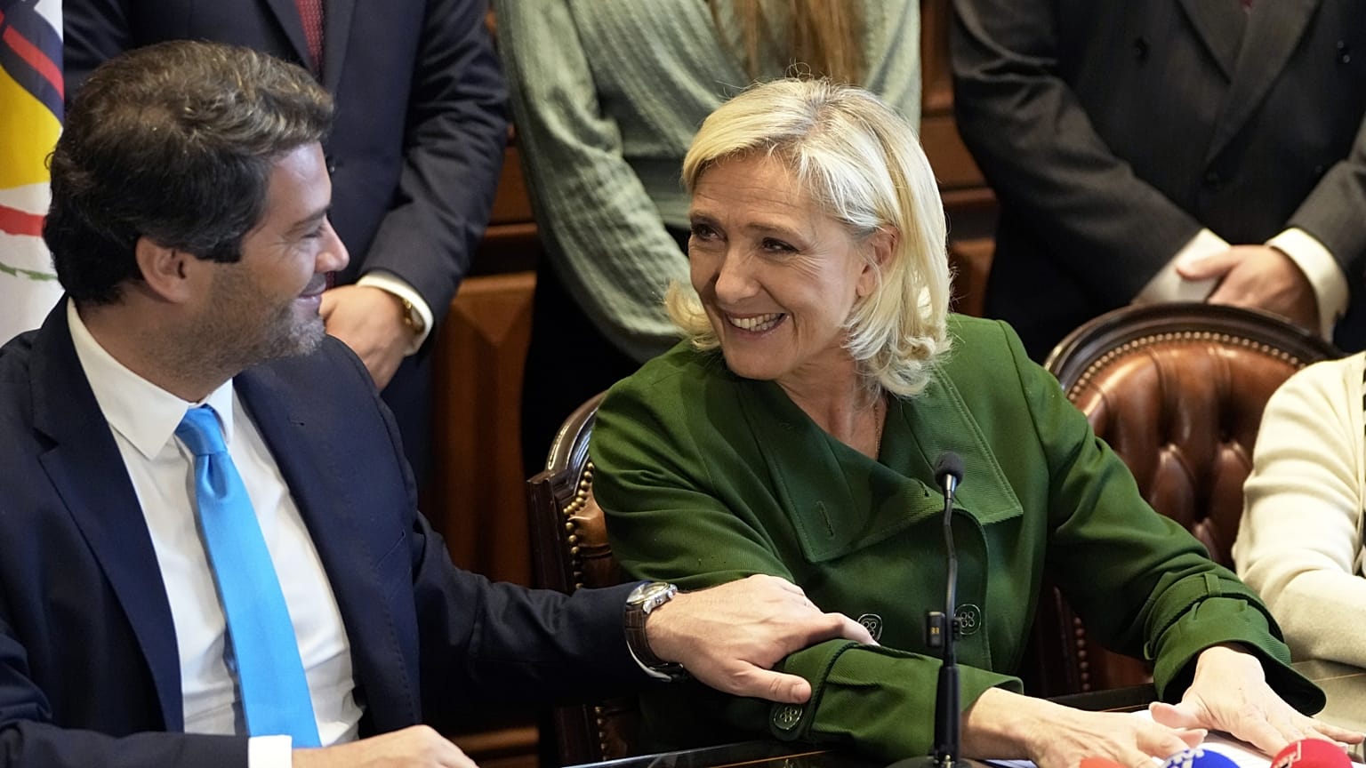  Andre Ventura, a Chega elnöke Marine Le Pennel Lisszabonban