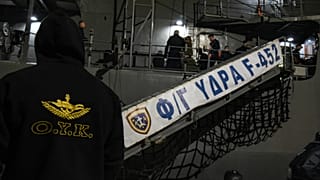 Στιγμιότυπο από τον απόπλου της Φρεγάτας ΥΔΡΑ από τον Ναύσταθμο Σαλαμίνας προκειμένου να συμμετάσχει στην Επιχείρηση EUNAVFOR ASPIDES