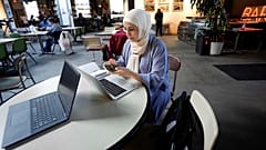 ناخبة أمريكية في ولاية ميشيغان