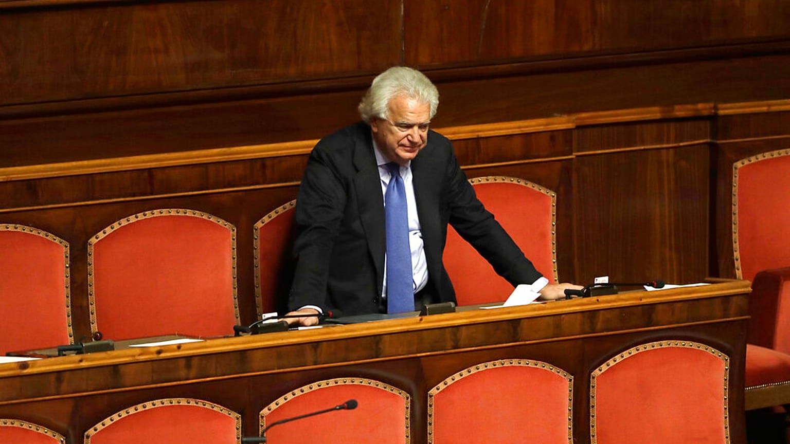 l'ex senatore Denis Verdini, durante il voto di fiducia al Senato, a Roma, martedì 25 febbraio 2014