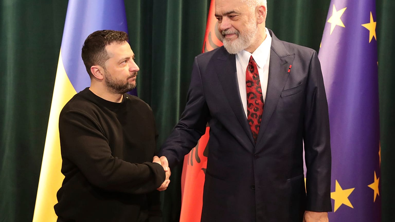 Der ukrainische Präsident Wolodymyr Selenskyj ist zu Sicherheitsgesprächen mit den Balkanländern nach Albanien gereist. 