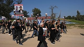 Familien von Geiseln, die im Gazastreifen festgehalten werden, haben einen Marsch vom Süden Israels nach Jerusalem gestartet, um die Freilassung ihrer Angehörigen zu fordern.