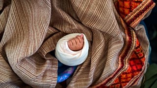 نوزاد تازه به دنیا آمده