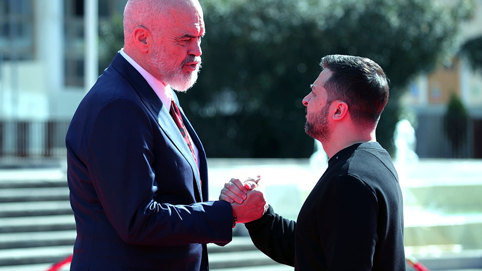 Auf dem Gipfeltreffen in Albanien setzten Selenskyj und albanischer Ministerpräsident Edi Rama ein Zeichen der Stärkung der Zusammenarbeit.