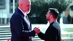 Auf dem Gipfeltreffen in Albanien setzten Selenskyj und albanischer Ministerpräsident Edi Rama ein Zeichen der Stärkung der Zusammenarbeit.