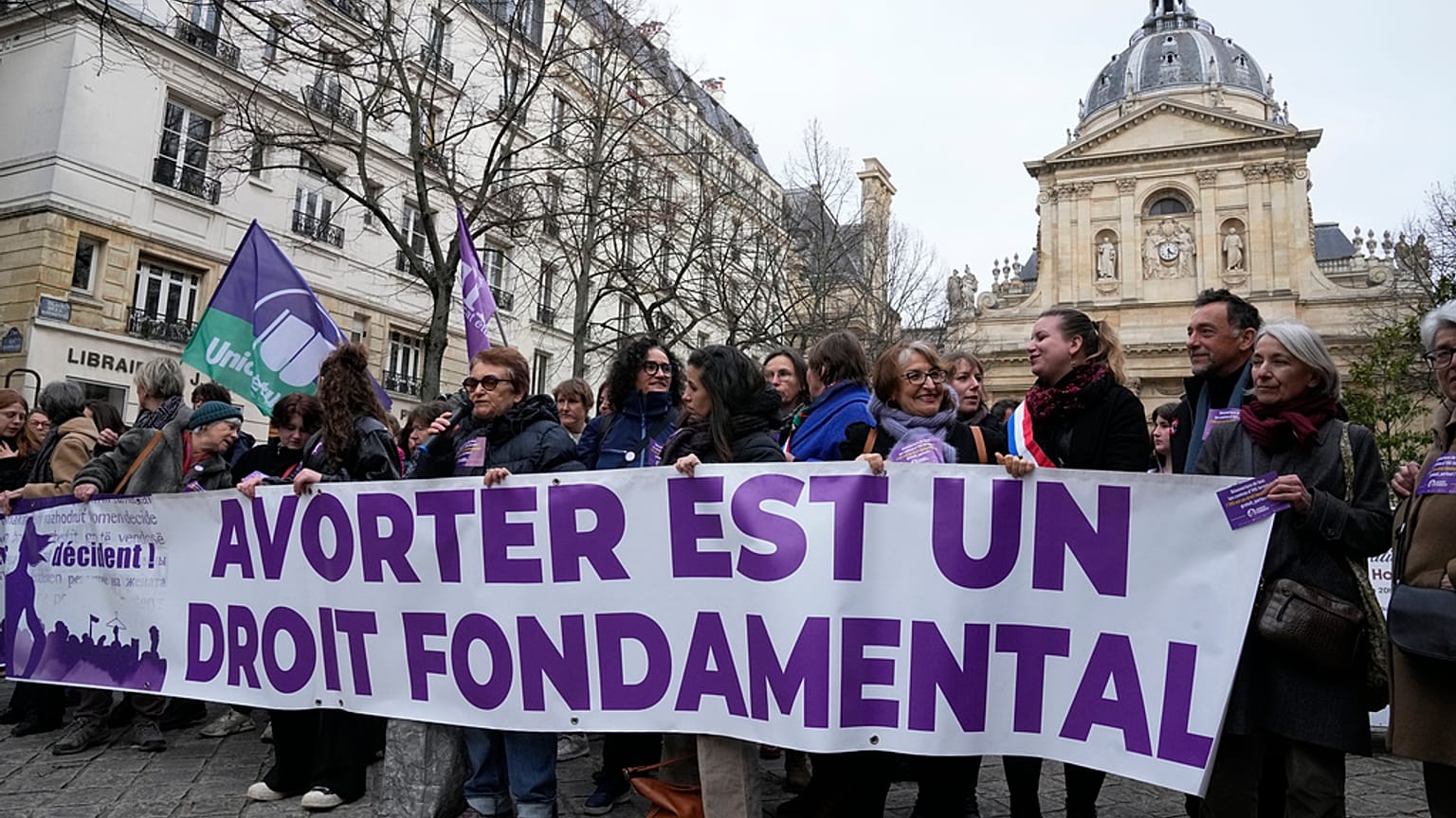 Egy lépésre attól, hogy alkotmányos jog legyen az abortusz Franciaországban 