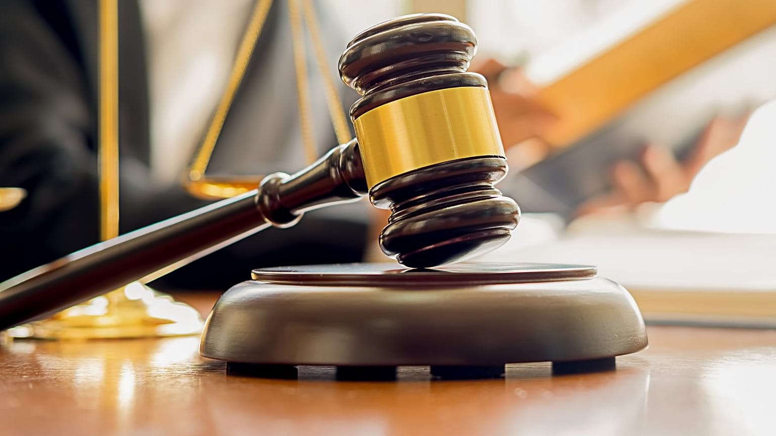 عکس تزئینی از دادگاه