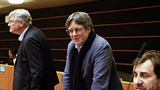 L'ex presidente catalano Puigdemont indagato per terrorismo