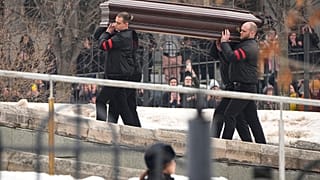 Il feretro di Alexei Navalny arriva in chiesa a Mosca