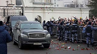 Una multitud despide a Navalni en Moscú