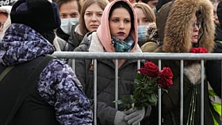 Trotz bedrohender Polizeikulisse – Tausende von Menschen haben in Moskau Abschied vom ehemaligen russischen Oppositionsführer Alexej Nawalny genommen.