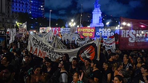 Διαδήλωση στο Μπουένος Άιρες ενάντια στην οικονομική πολιτική του Χαβιέ Μιλέι