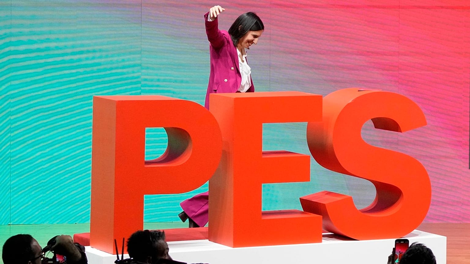 Die Vorsitzende der Sozialdemokraten Italiens, Elly Schlein, auf dem Parteitag in Rom 