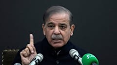Shehbaz Sharif s'exprime lors d'une conférence de presse concernant les élections législatives, à Lahore, au Pakistan, le mardi 13 février 2024.